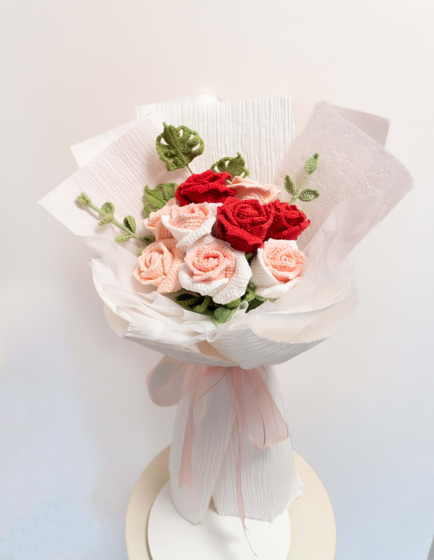 9枝裝混色玫瑰編織花束