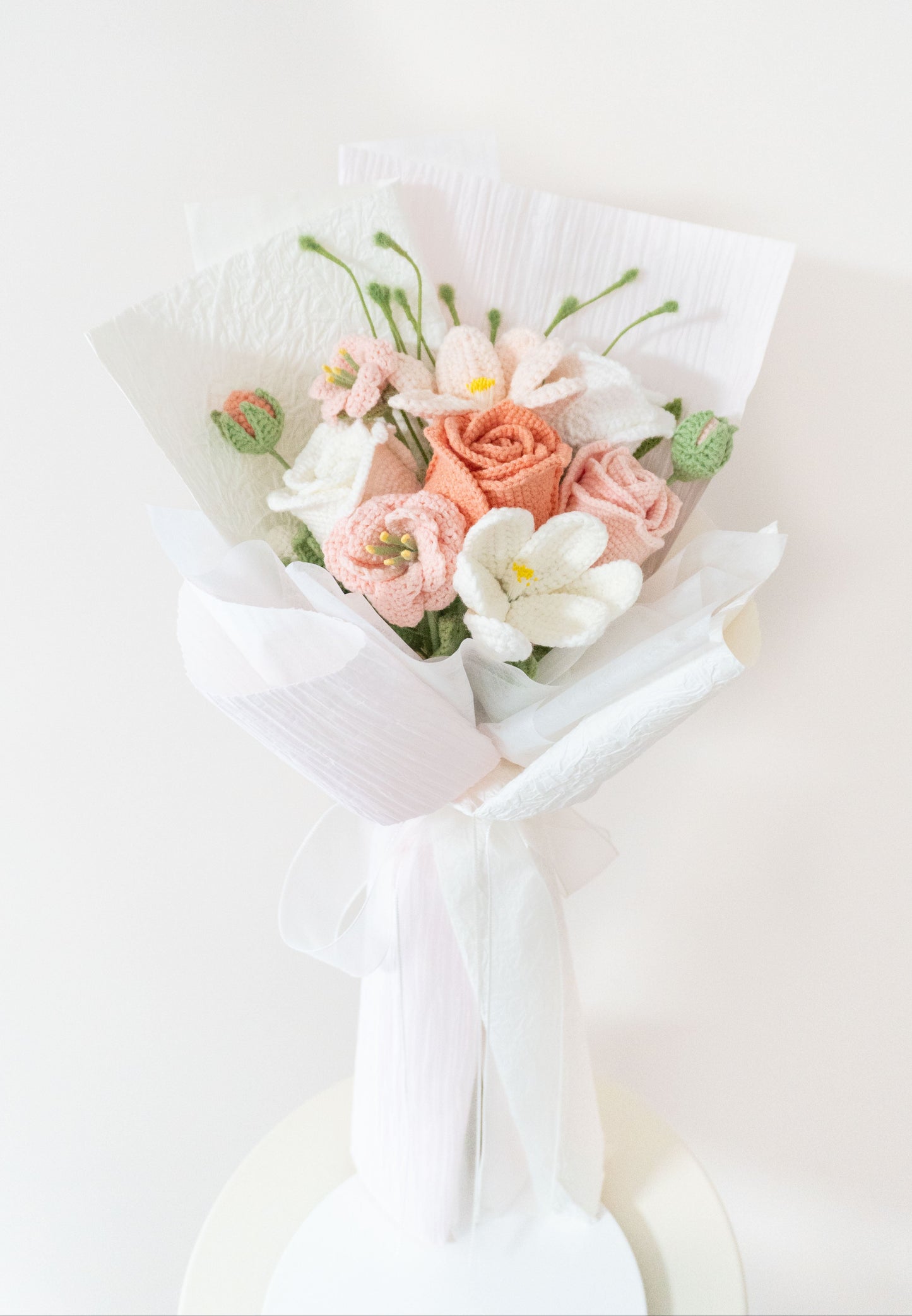 玫瑰桔梗鬱金香編織花束