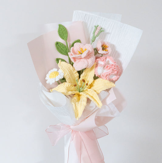 Caring💐百合康乃馨桔梗編織花束 · 多色可選